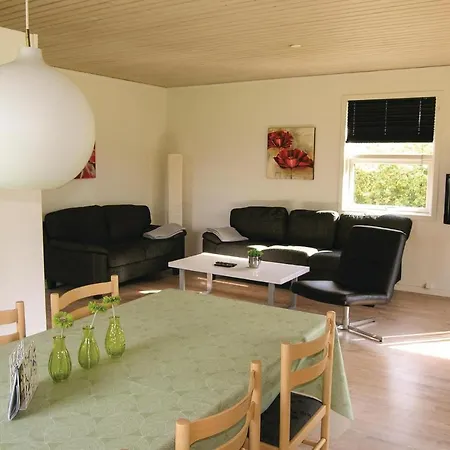 Three-bedroom Holiday In Casa vacanze